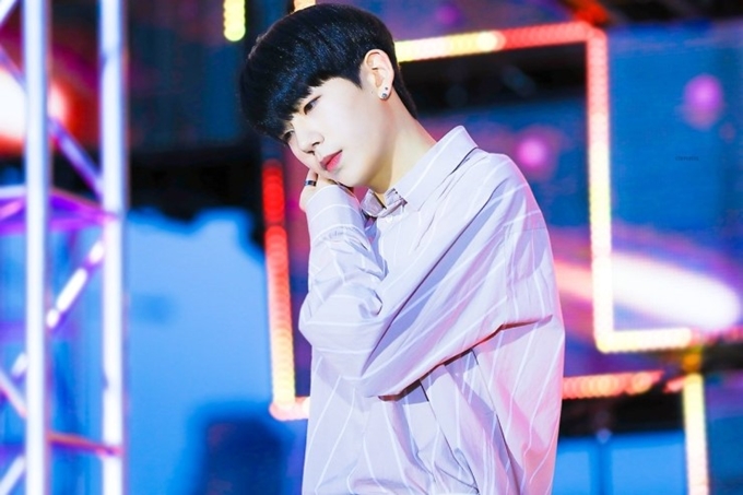 셀카만 찍으면 댕댕이가 따로없는 남돌 | 인스티즈