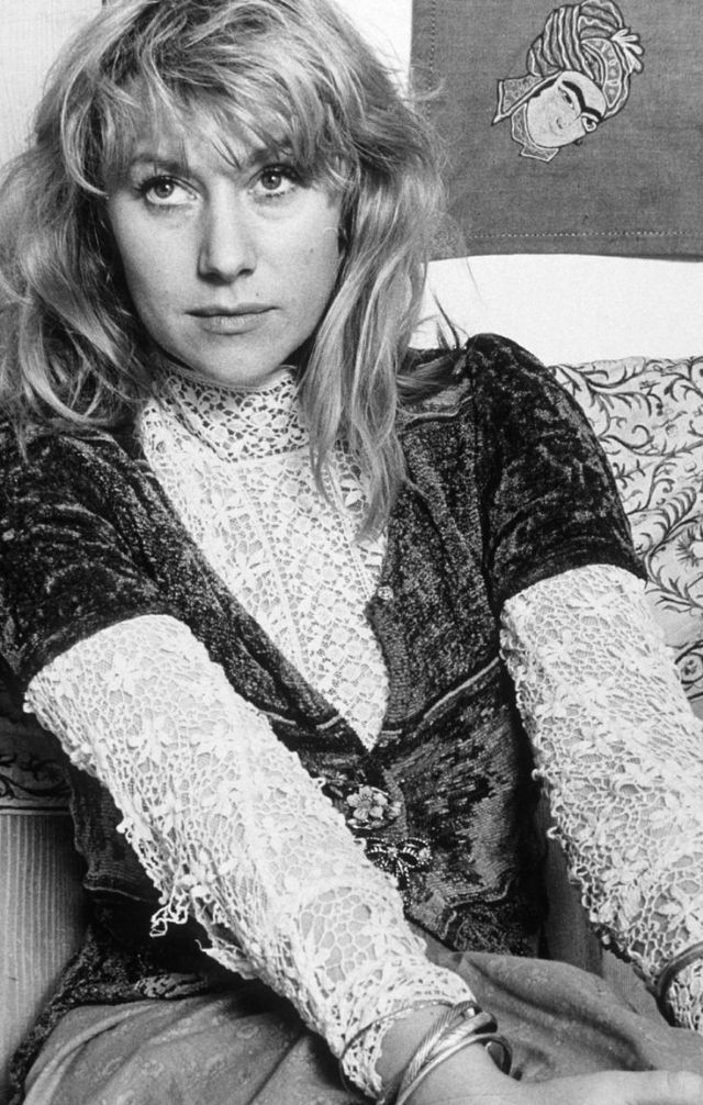 young-helen-mirren-24.jpg