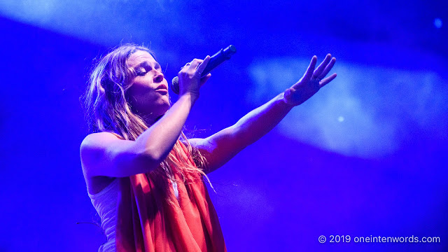 Maggie Rogers at Echo Beach on July 31, 2019 Photo by John Ordean at One In Ten Words oneintenwords.com toronto indie alternative live music blog concert photography pictures photos nikon d750 camera yyz photographer