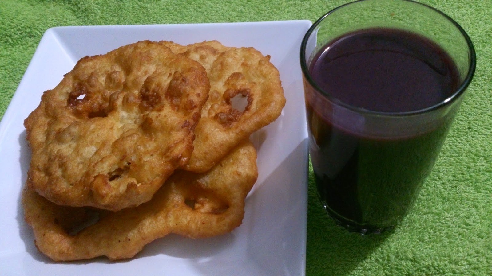 Obtenido de http://www.tiachelis.com/bunuelos-con-api-sabor-del-altiplano.