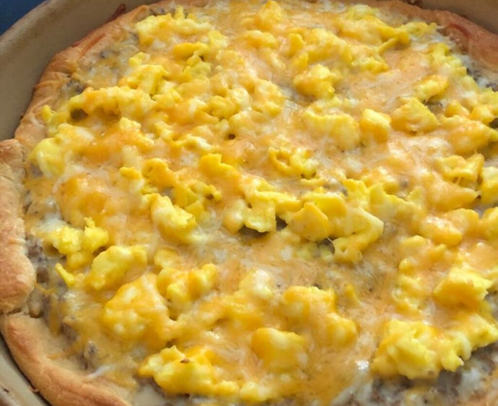 Sausage Gravy Breakfast Pizza
