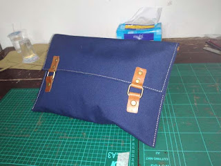 sarung laptop kanvas kombinasi kulit sarung laptop kanvas kombinasi kulit