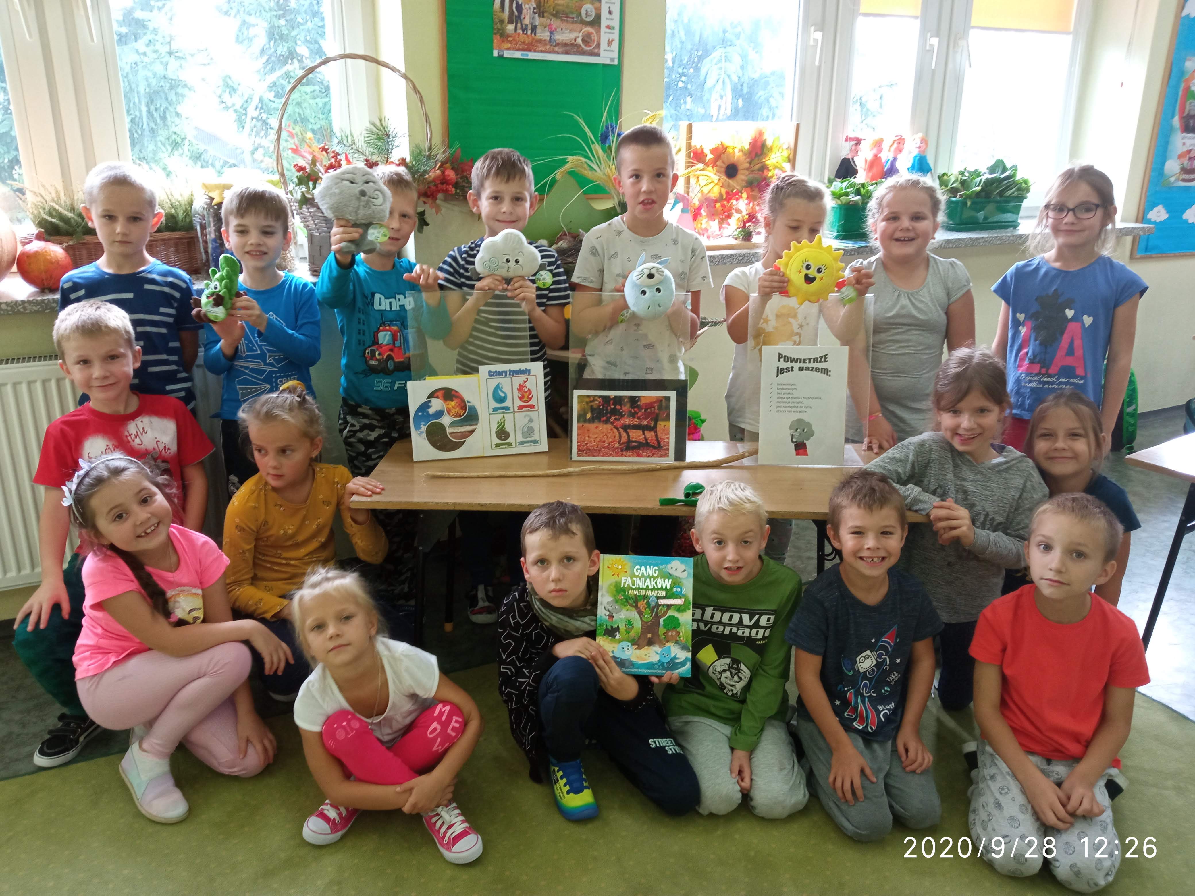 W Pewnej Klasie N Uczniów Ma Jednego Brata W klasie pani Lidzi: Zajęcia kółka przyrodniczego. Co to jest powietrze?