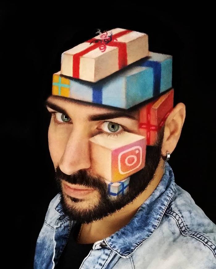 Makeup artist from Italy created three-dimensional drawings on his face