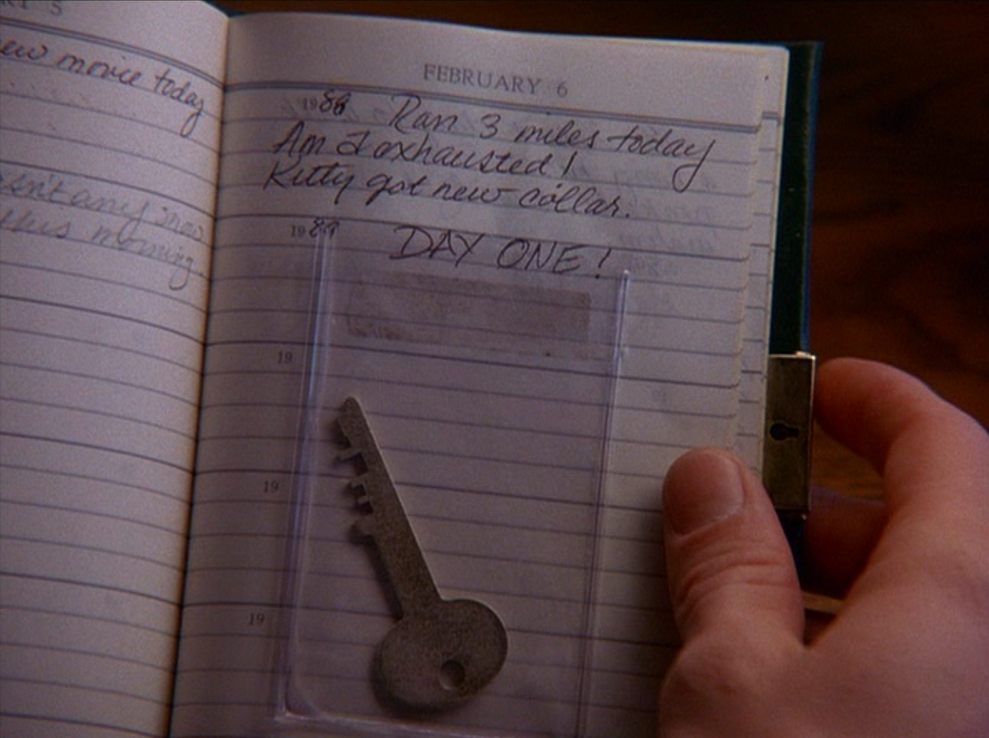 твин пикс лесник. журнал орнамент твин пикс. секретный дневник лоры палмер. твин пикс открытка печать. дневник лоры палмер книга.