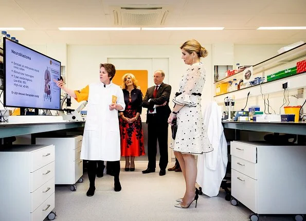 Queen Maxima wore Valentino Bobble Detail Dress. Appeltjes van Orange Award. Princess Maxima Research Center for Pediatric Oncology