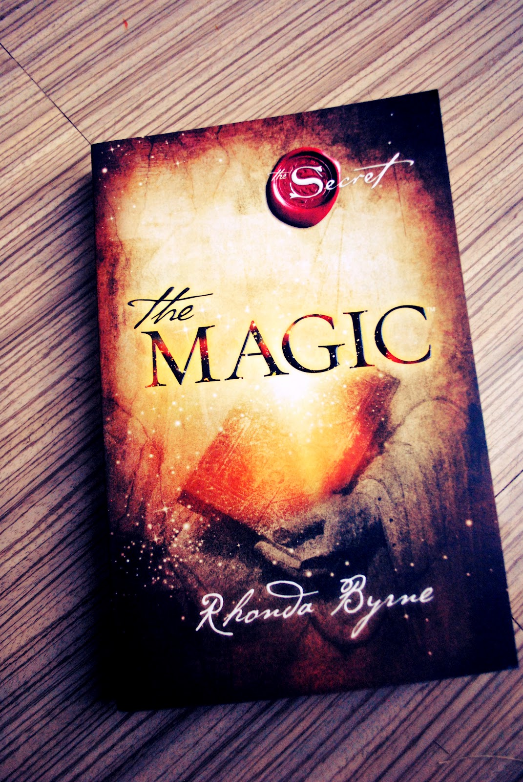 Книга магия 6. Книга магии. Книга магия Secret. Book the Secret by Rhonda Byrne. Книга Мэджики.