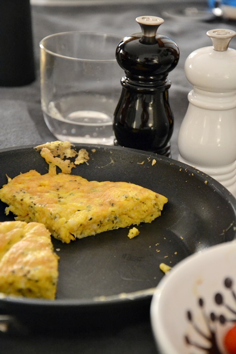 frittata alla menta e semi di canapa con pecorino