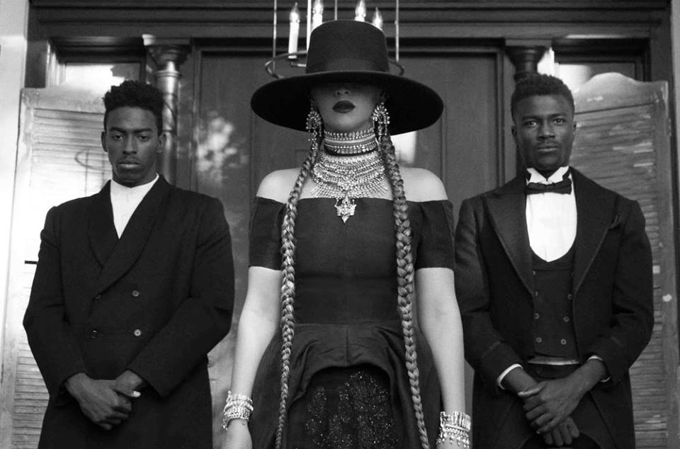 Por que dão mais valor a uma Adele branca do que a uma Beyoncé negra? Por que dão mais valor a uma Adele branca do que a uma Beyoncé negra?