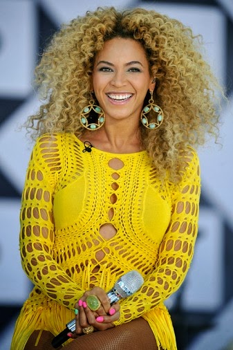 Modis 50+ Gaya Rambut Curly Untuk Kebaya