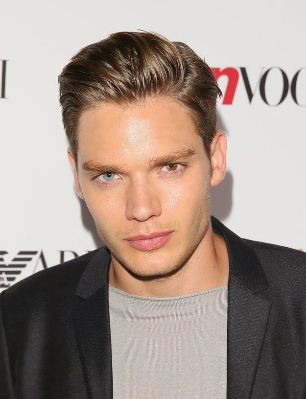 Dominic Sherwood olhos