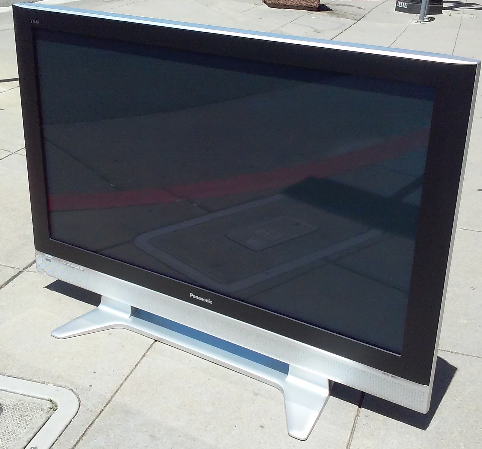 UHURU FURNITURE & COLLECTIBLES SOLD 14878 Panasonic TH50PX50U 2005