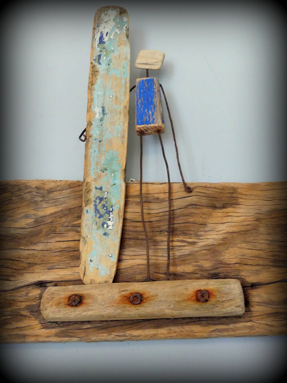 Mutoz inc. Art en bois flotté Knock on wood ! Création surf art en