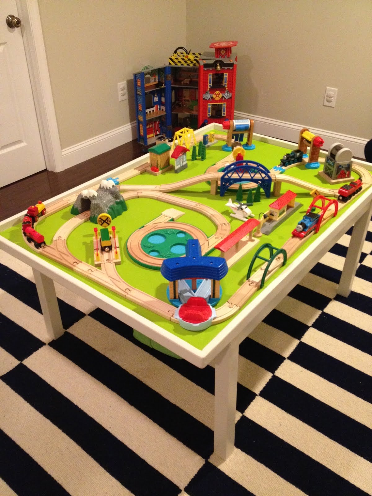 Basement DIY: Train Table