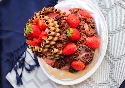 ayeshas kitchen 2 tier cake recipes strawberry chocolate cake birthday wedding