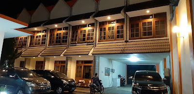 lahan-parkir-mobil-yang-luas pengalamanku menginap di hotel surya indah salatiga jawa tengah review nurul sufitri travel lifestyle blogger
