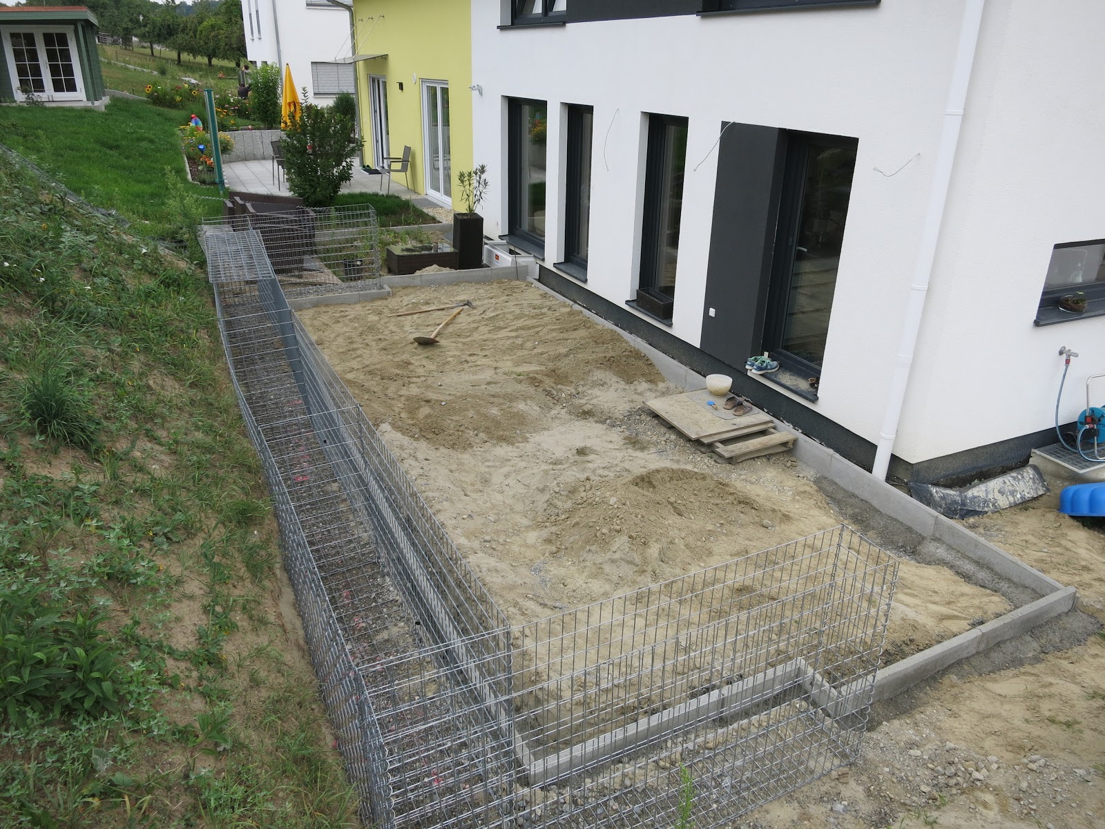 Preiswert Bauen In Teurer Gegend Eine Umrahmung Stutzmauer Um Die