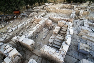 Στο δαιδαλώδες μινωικό ανάκτορο του Ψηλορείτη  