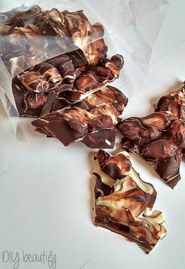 Candy cups christmas chocolate giveaway closed dvd How to Build the Perfect Hot Cocoa Bar - DIY Beautify - Creating Beauty