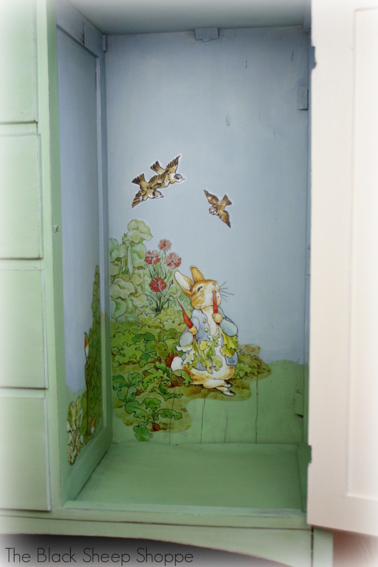 Open the door and find Peter Rabbit in the garden! Open the door and find Peter Rabbit in the garden!