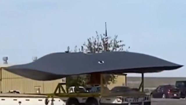 Leaked: UFO or possible secret new fighter jet filmed near Lockheed’s Skunk Works facilities, California  Ufo%2Bsecret%2Bnew%2Bfighter%2Bjet%2B%25281%2529