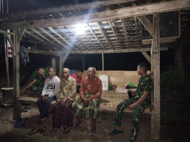 Satgas TMMD Ronda Malam bersama warga Baleharjo Satgas TMMD Ronda Malam bersama warga Baleharjo