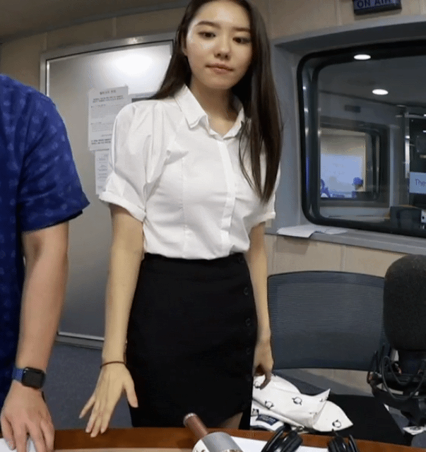 김소혜 오피스룩