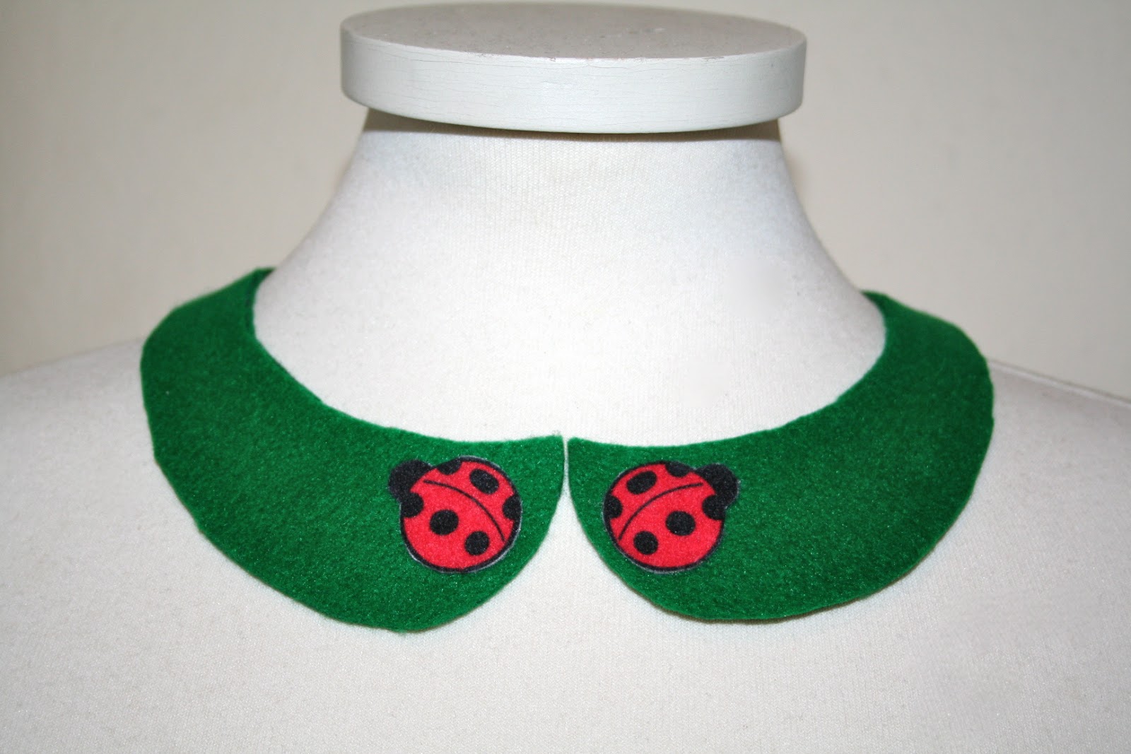 djalicat designs Detatchable Felt Collars