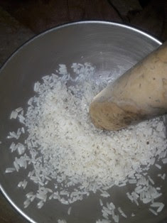 coarsely-crush-the-soaked-rice