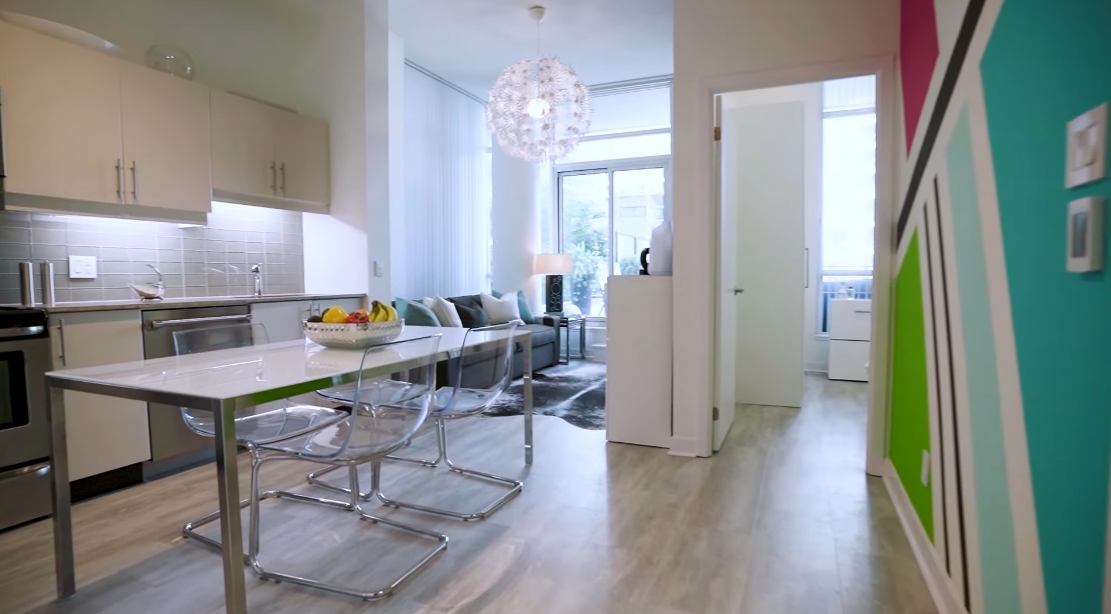 Tour 33 Bay St #211, Toronto, ON vs. 15 Interior Design Photos