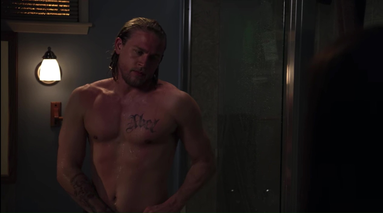 Charlie Hunnam nude in Sons Of Anarchy 2-01 "Albification" .