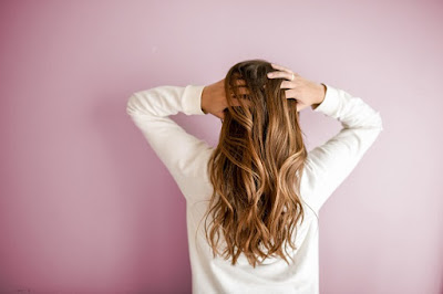 Dandruff-Treatment-With-Home-Remedies रूसी हटाने के 8 घरेलू नुस्खे और उपाय | Dandruff Treatment In Hindi