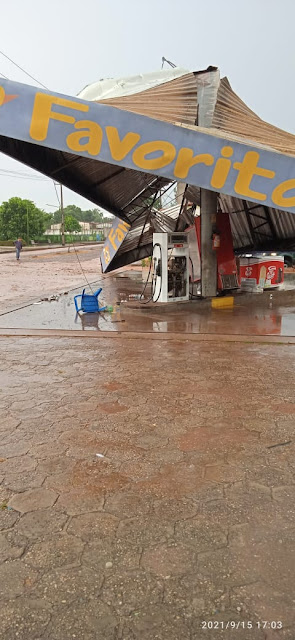 Cobertura de posto é derrubada pela tempestade de granizo no Maranhão