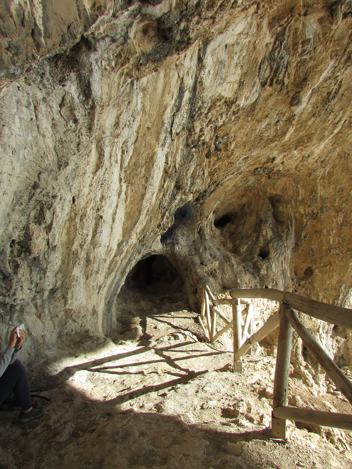 andar per sentieri scoprendo il piacere di camminare, liberando la