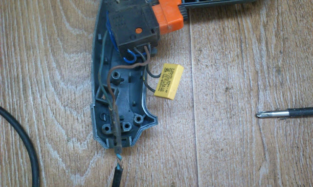 Треск в редукторе дрели