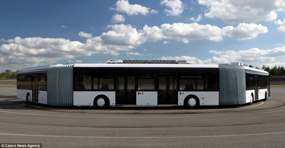 Автобус длиной 15 метров. DAF SUPERCITYTRAIN 32.2 метра. Автобус AUTOTRAM Extra Grand. Автобус DAF SUPERCITYTRAIN. Самый длинный автобус с гармошкой.