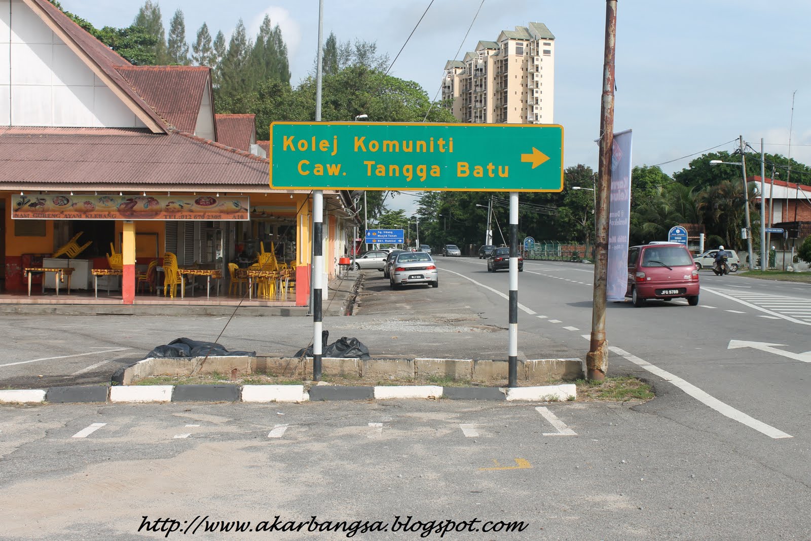 Kolej komuniti tangga batu