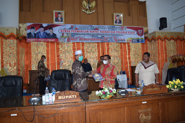 Pemkab bersama DPRD Pasbar Menyepakati Nota Keuangan RPAPBD Anggaran 2021 Pemkab bersama DPRD Pasbar Menyepakati Nota Keuangan RPAPBD Anggaran 2021