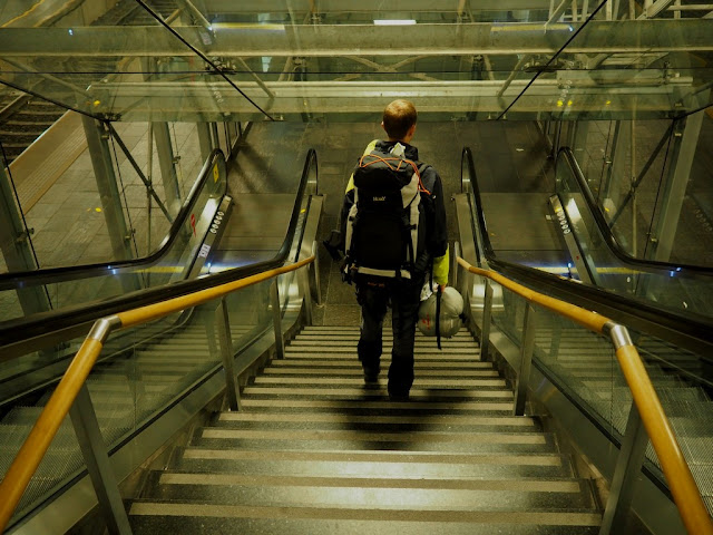 Z letiště Oslo na vlak do Lomu Letiště Oslo, trek, dobrodružství