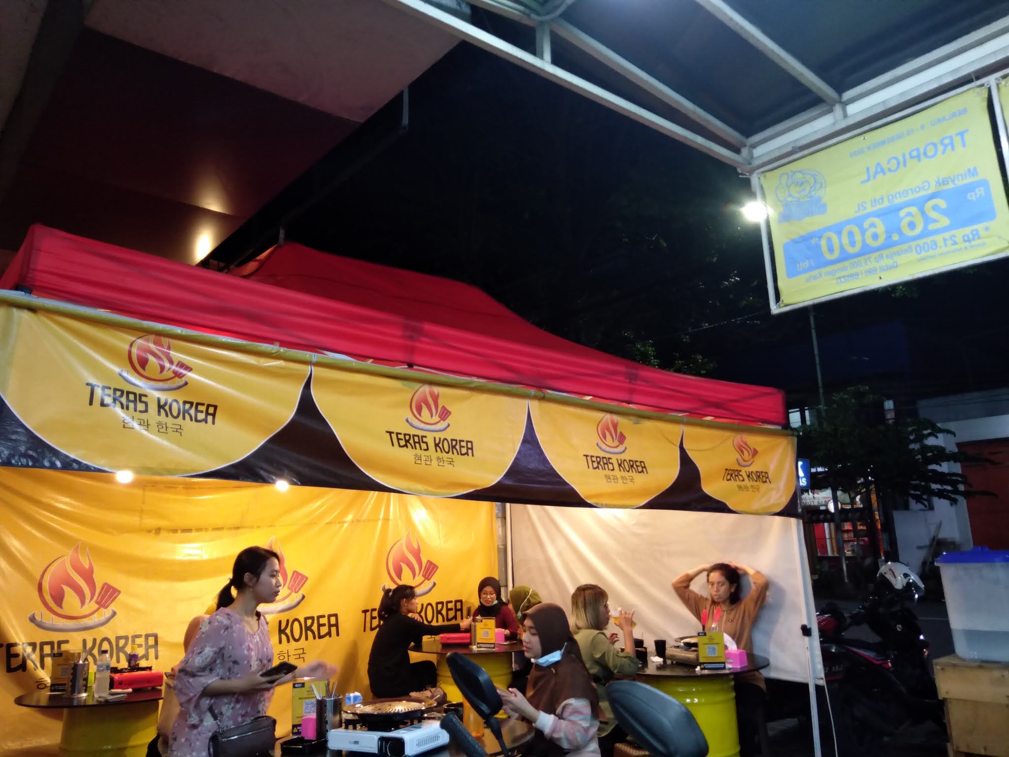 Teras Korea, Sensasi Makan di Tenda Ala Pojangmacha Korea | Dee Stories