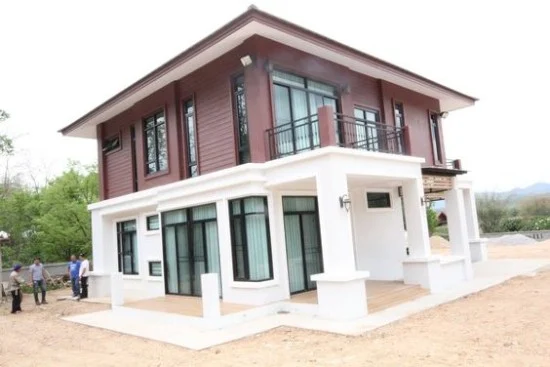foto inspiratif rumah dengan model balkon terbuka