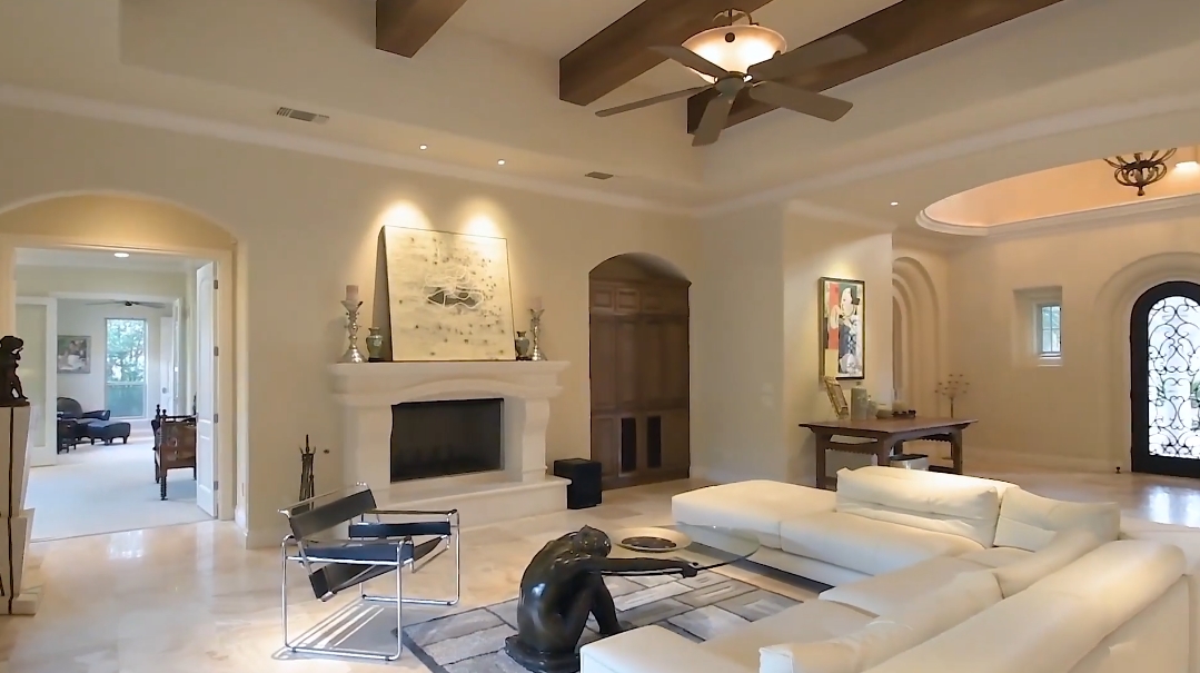 21 Photos vs. 234 Winding Ln, San Antonio, TX Interior Design Luxury Home Tour
