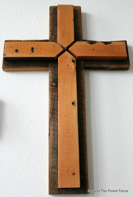 reclaimed wood, cross, Easter decor, barn wood, salvaged, rustic cross, rugged cross, http://bec4-beyondthepicketfence.blogspot.com/2016/02/reclaimed-wood-crosses.html