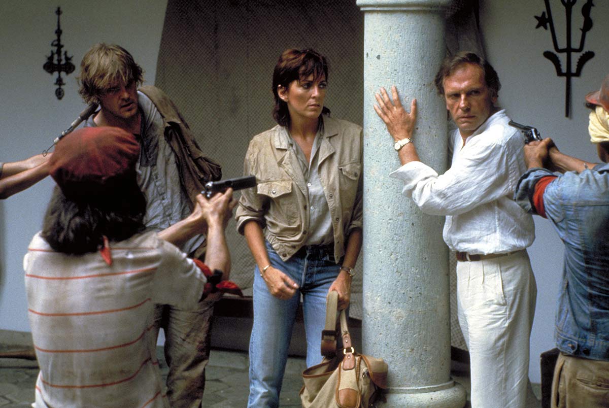 Movie Review Under Fire (1983) The Ace Black Movie Blog