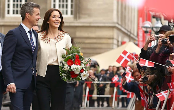 Crown Prince Frederik and Crown Princess Mary of Denmark arrives at the city hall of Hamburg, Germany,