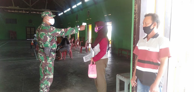 Koramil dan Polsek Wonosari Amankan Penyaluran BST