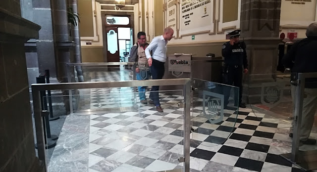Estructuras metálicas en el Palacio Municipal no son para detener a manifestantes: Secad