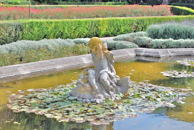 1944.- "Neptuno niño". Palacio-Masía Conde de Godó. Teià. Escultor Luis Causarás.