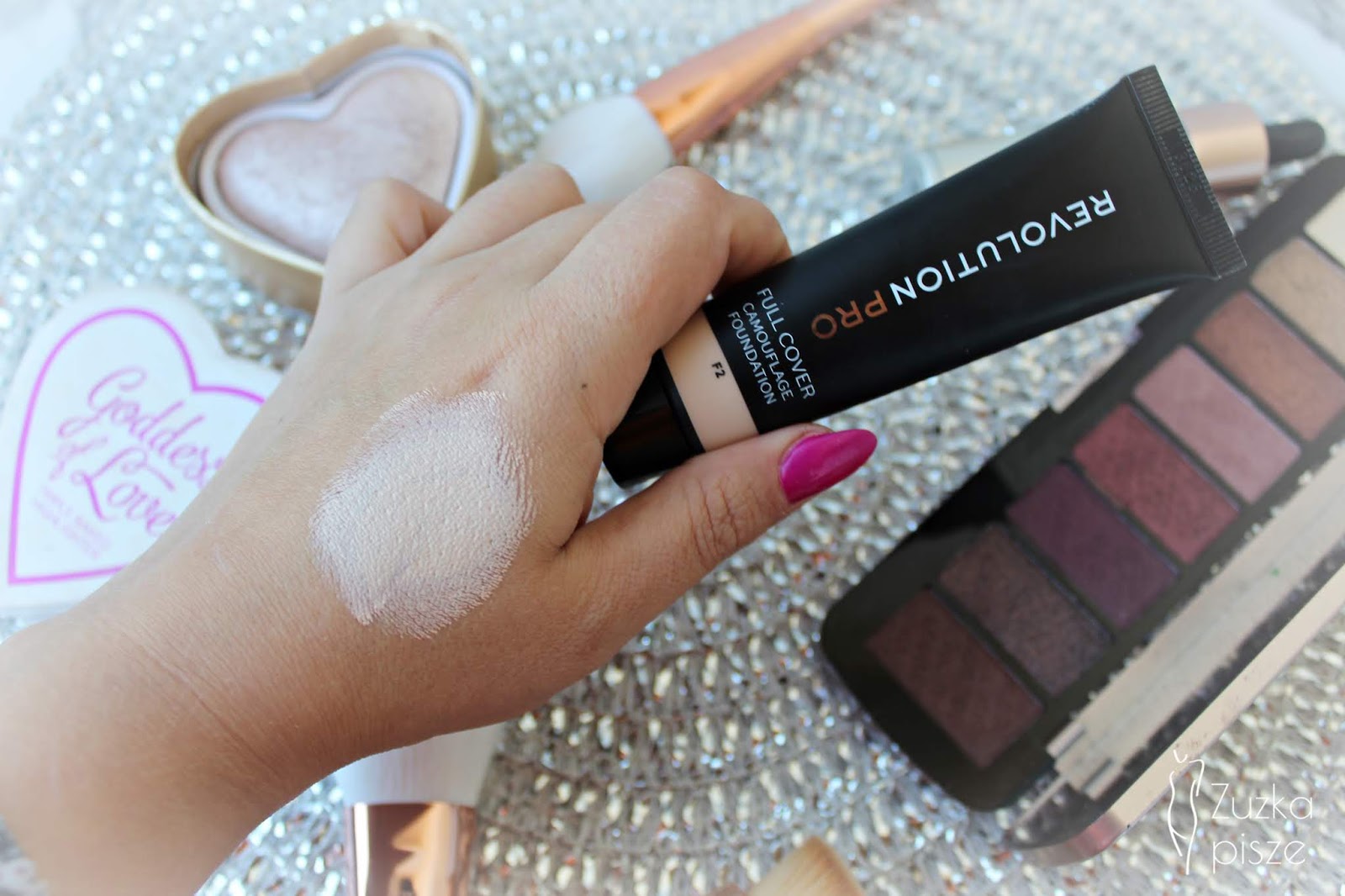 REVOLUTION PRO Nowości do makijażu Full Cover Camouflage Foundation