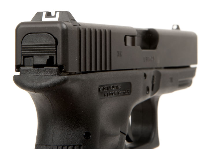 Глок есть ли предохранитель. Предохранитель glock 19. Предохранитель у глока 17. Глок 17 с лазерным прицелом. Глок есть ли предохранитель.